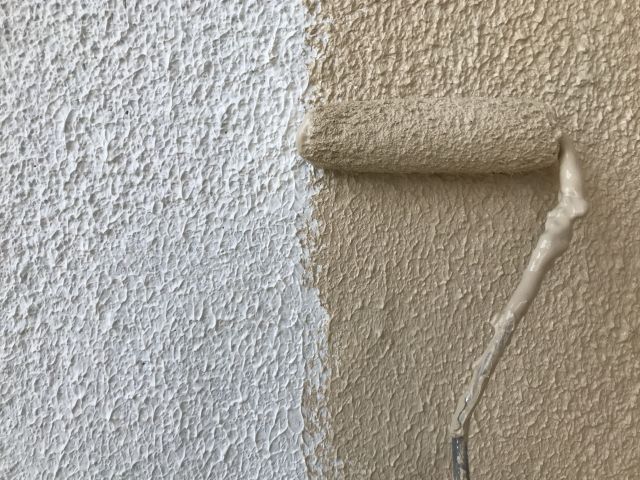 外壁をベージュに塗り替え